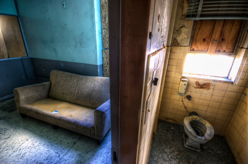 Illustration for article titled The Decaying Remains of Abandoned Hospitals